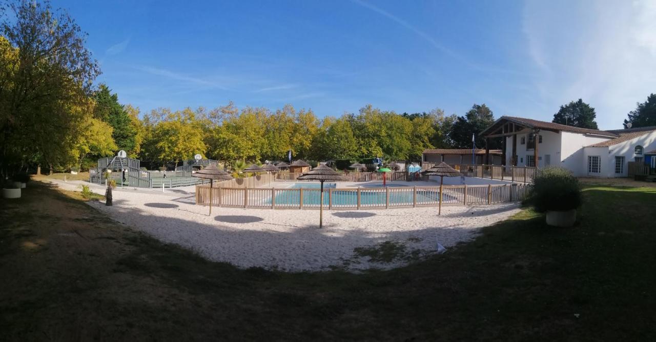 Camping Les Maraises Saint-Martin-de-Re Exterior photo